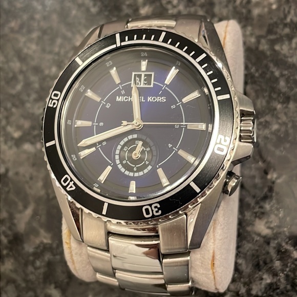 Michael Kors watch - Picture 1 of 3